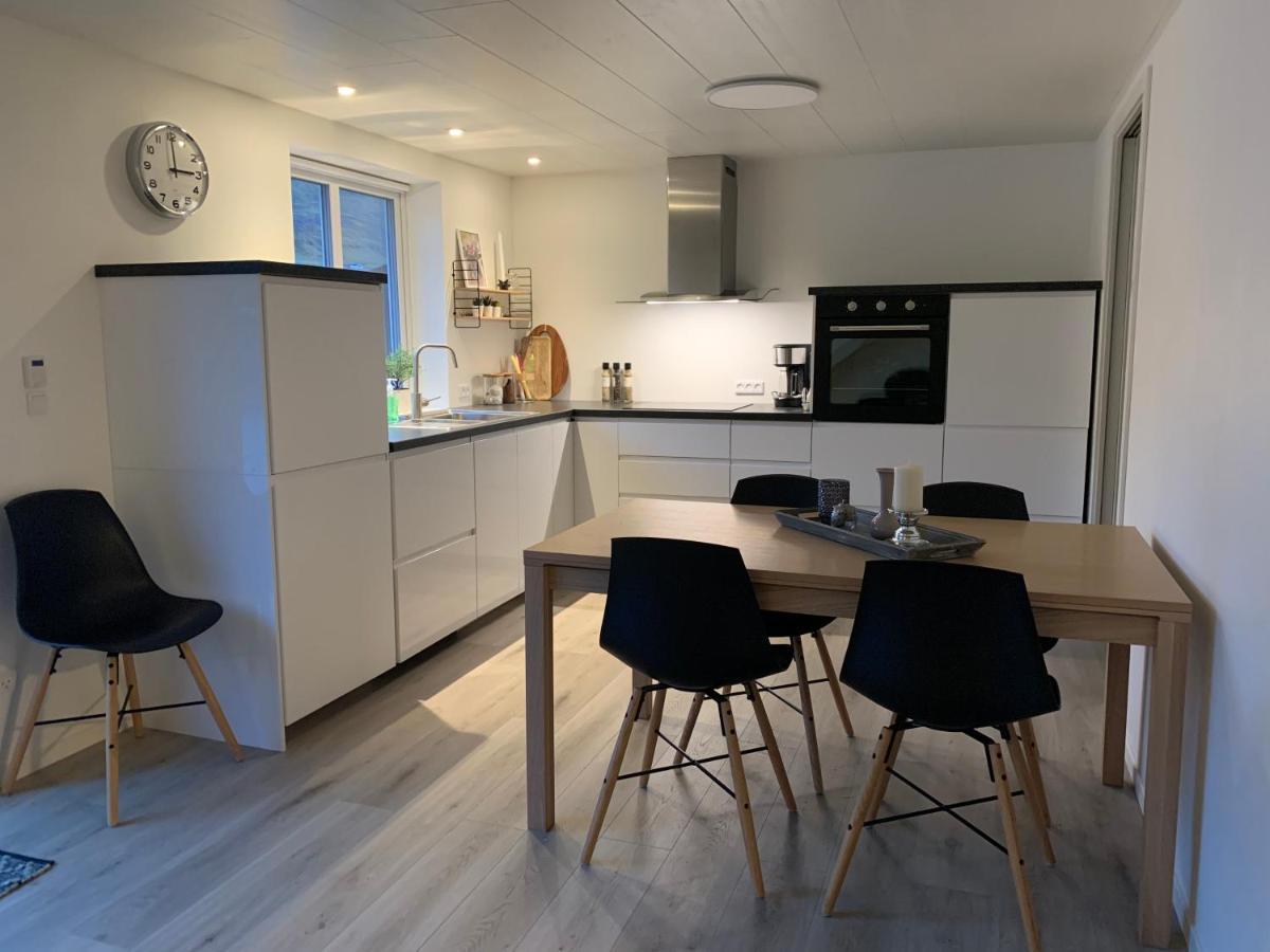 Spacious Apartment On N.P.Gota 8A, Klaksvik Exterior photo